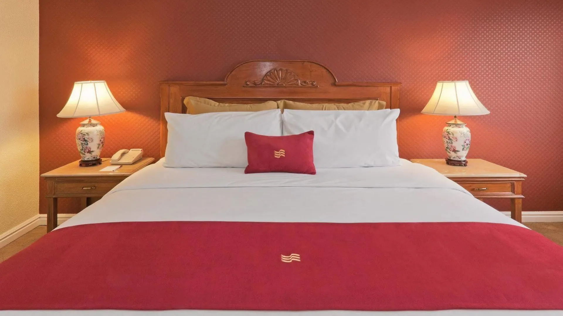 מלון Crowne Plaza Guatemala 5*, גואטמלה הונדורס